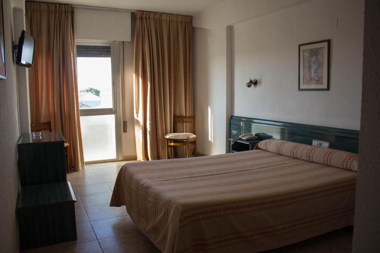 Hotel Pepa Villafranca de Ebro Экстерьер фото